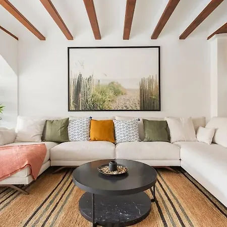 Stylish Spanish 3 Bd Townhouse On The Golden Mile *