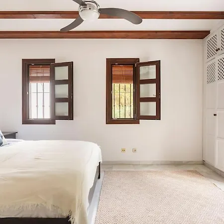Stylish Spanish 3 Bd Townhouse On The Golden Mile Marbella