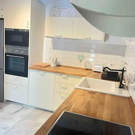 Stylish Spanish 3 Bd Townhouse On The Golden Mile Marbella