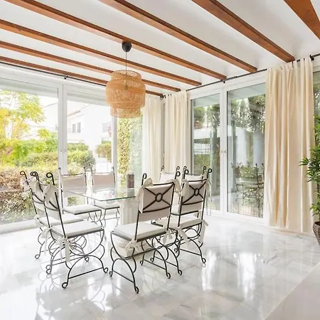 Villa Stylish Spanish 3 Bd Townhouse On The Golden Mile Marbella