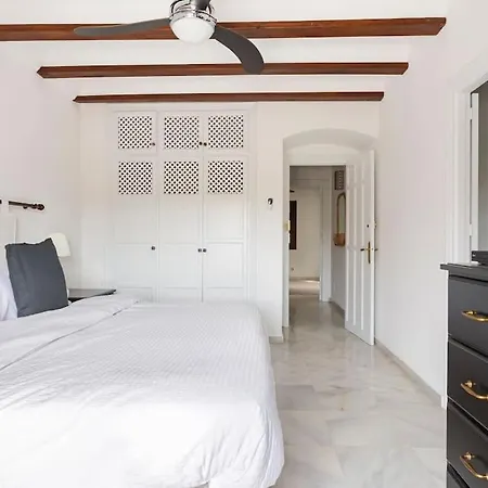 Stylish Spanish 3 Bd Townhouse On The Golden Mile *