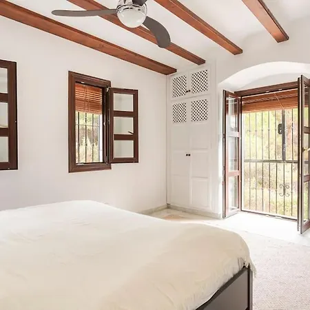 Stylish Spanish 3 Bd Townhouse On The Golden Mile